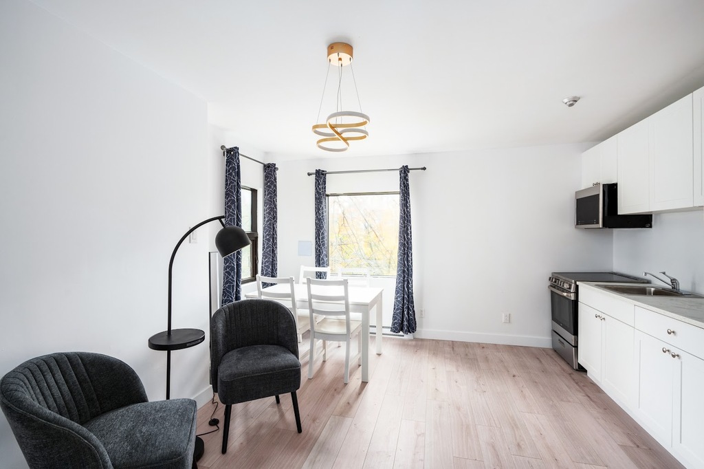 Ville-Marie/Plateau - Beau 3 1/2 Meublé | 3274134