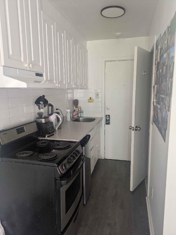 1 1/2 STUDIO MARCHÉ JEAN-TALON MÉTRO LUMINEUX AVEC BALCON | 3281700