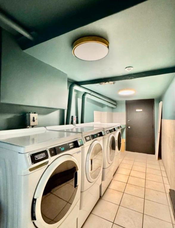 1 1/2 STUDIO MARCHÉ JEAN-TALON MÉTRO LUMINEUX AVEC BALCON | 3281700