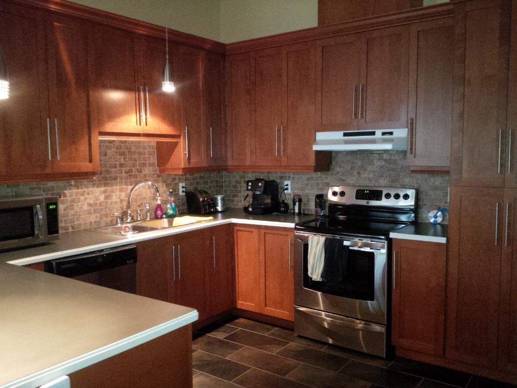 logement haut de gamme, garage, ascenseur, électros inclus, a/c, 1er juillet, 1700$ | 3281723