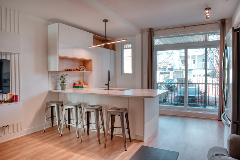 4 1/2 Rénové à Neuf Et Meublé à Montréal | 3274908