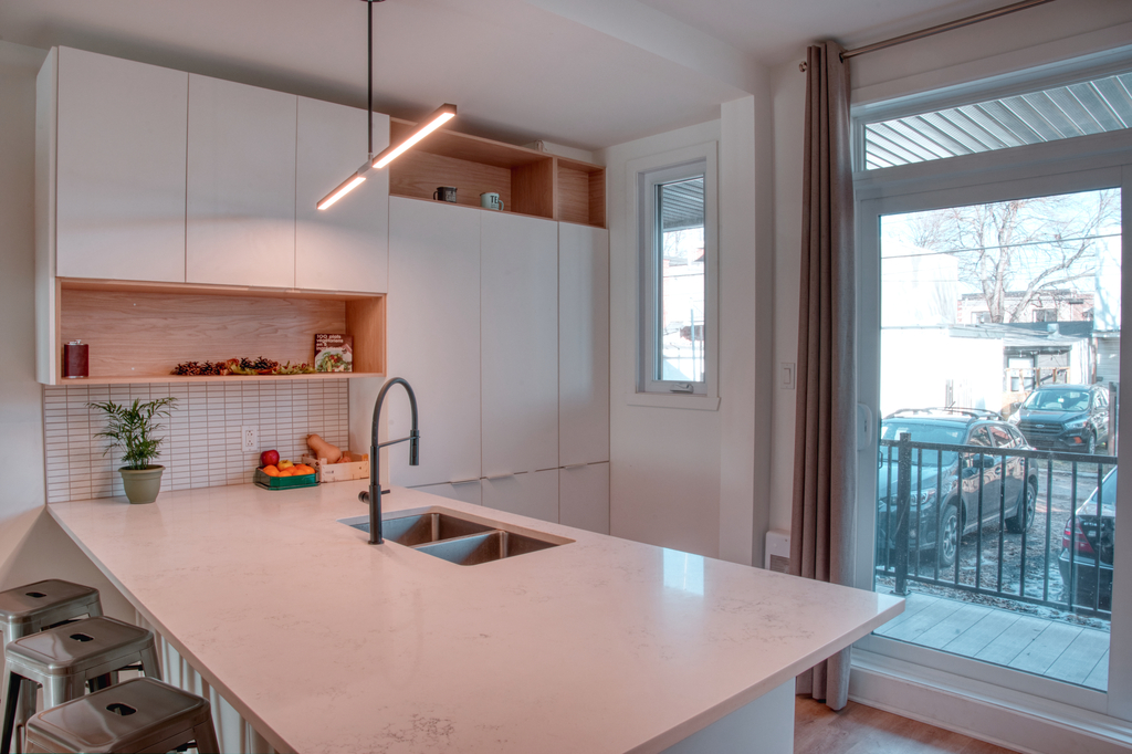 4 1/2 Rénové à Neuf Et Meublé à Montréal | 3274908