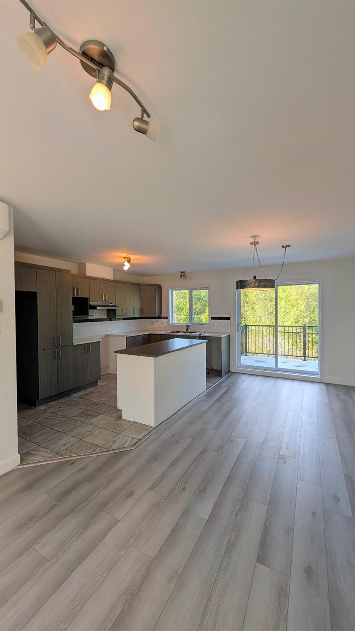 Appartement Saint-Zotique � Louer | 3274936