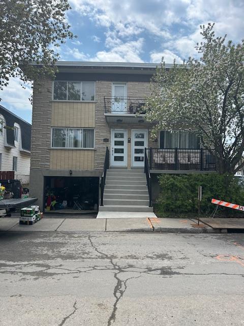 Anjou 4 1/2 rénové, haut de triplex détaché | 3282691