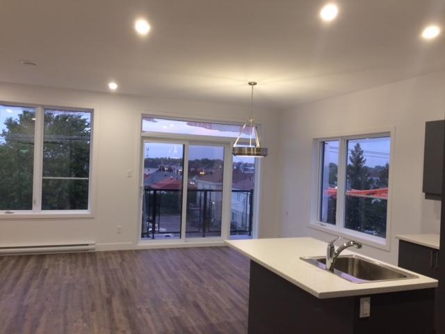 5 ½ neuf, St-Constant, Plafond 9 pi, toit terrasse, 2 balcons, libre juillet | 3283380