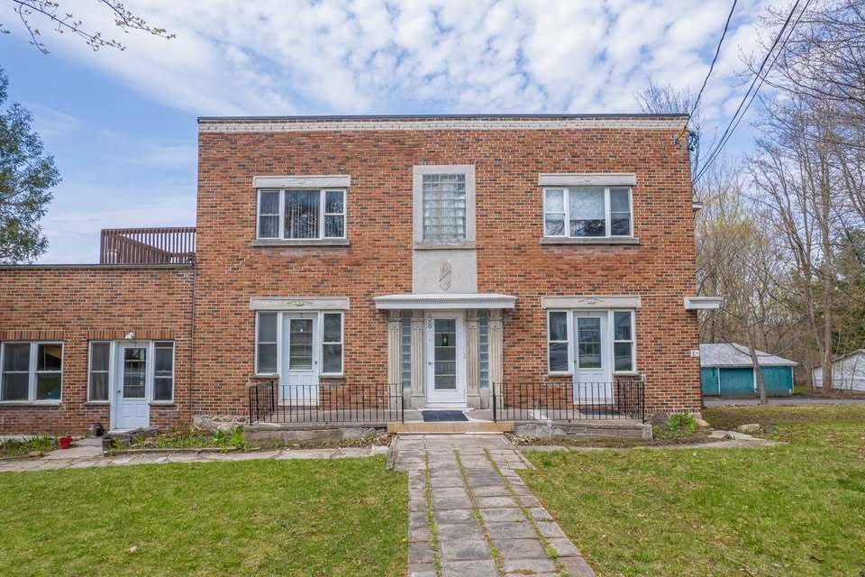 GRAND 2 1/2 AU COEUR DE BEDFORD ! | 3275641