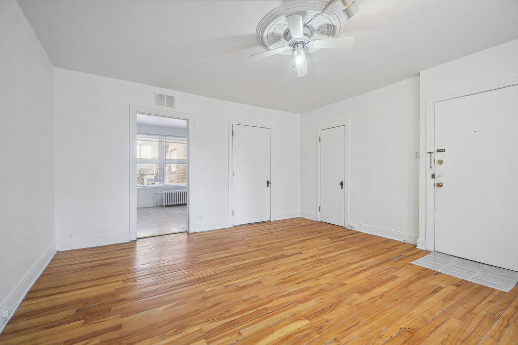 GRAND 2 1/2 AU COEUR DE BEDFORD ! | 3275641