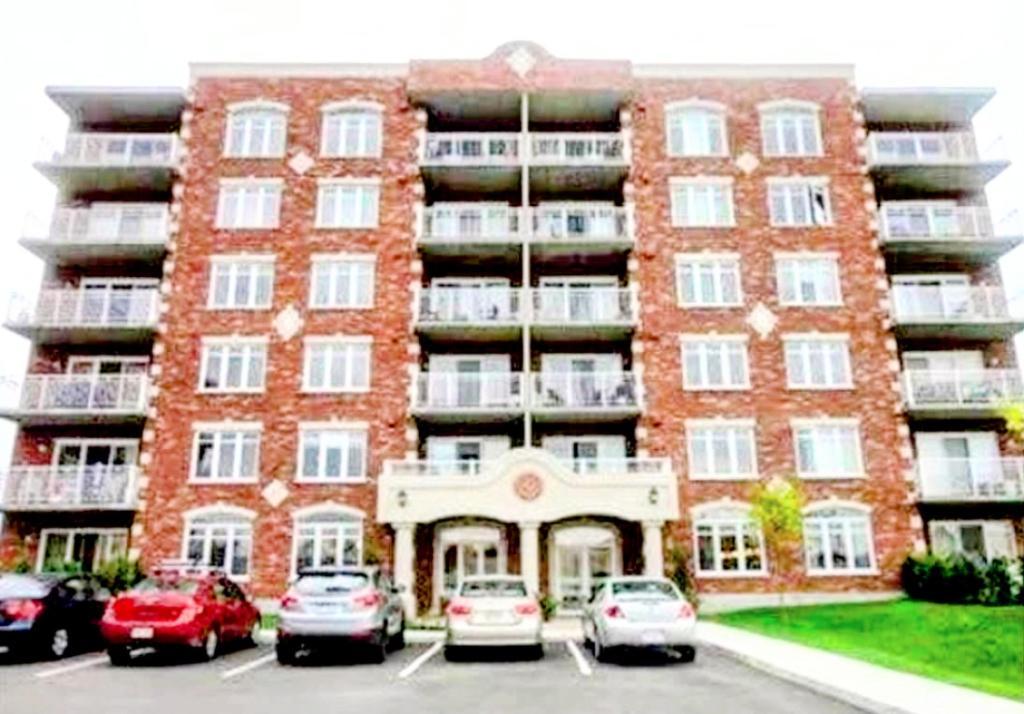 Grand condo 3 1/2 rénové, 5 électros,garage Bois-Franc, St-Laurent | 3283635