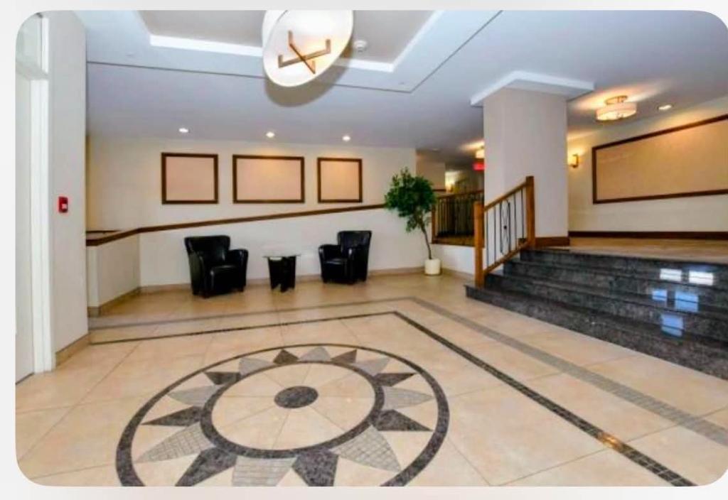 Grand condo 3 1/2 rénové, 5 électros,garage Bois-Franc, St-Laurent | 3283635
