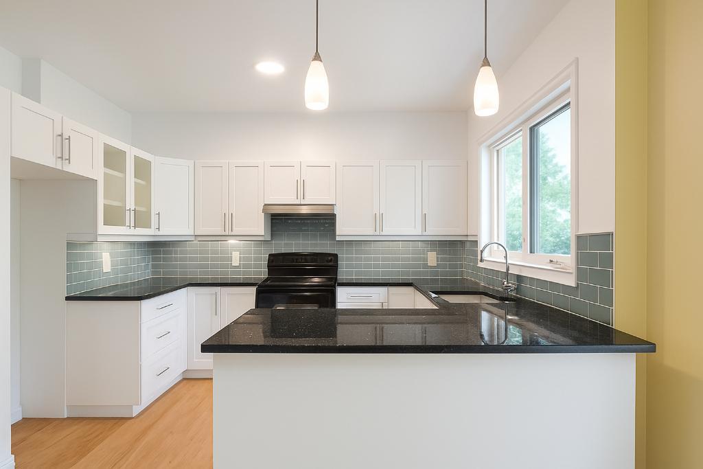 Ahuntsic | Luxueux 3 chambres + Bureau | 1800 pi² sur 2 étages | Cabanon, Cour et Boisé | Air Climatisé | 3283687