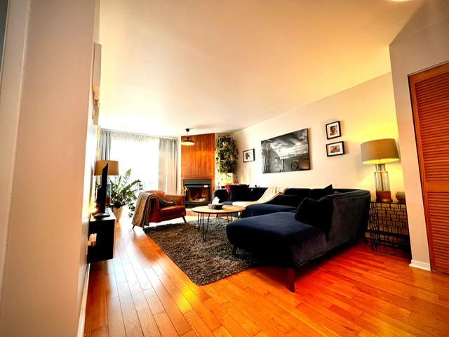 Plateau très grand 4 1/2 à louer pour le 1 Juillet. Appartement impeccable. | 3279163