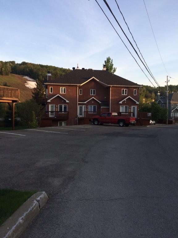 MAISON DE VILLE À LOUER AU PIED DU PARC AQUATIQUE DE SAINT-SAUVEUR | 3276579