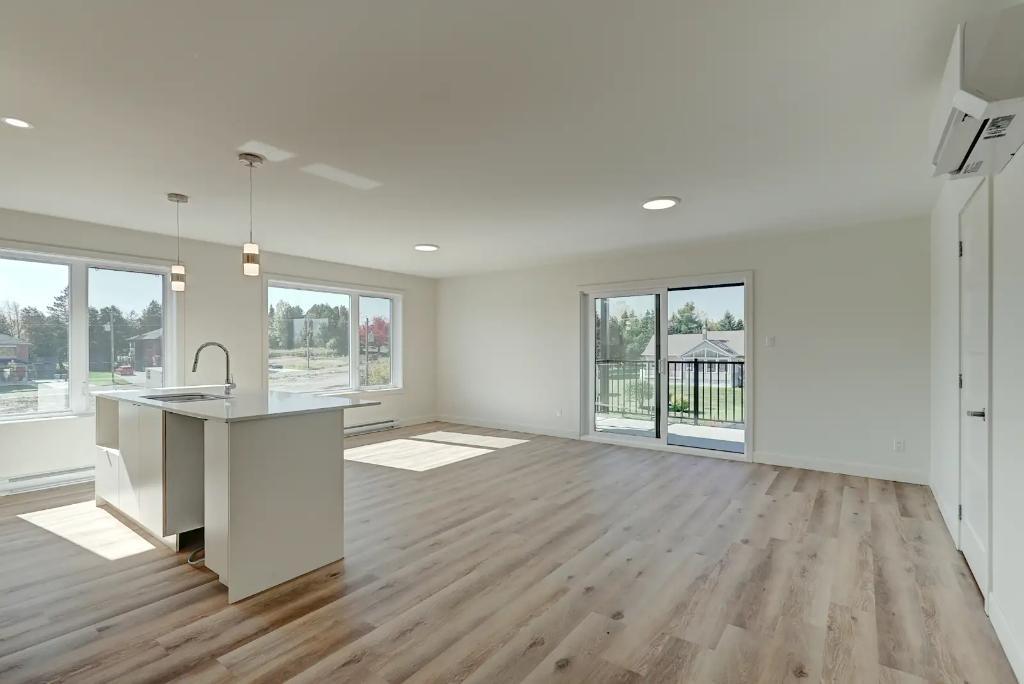 Superbe 5 ½ neuf à Coaticook – 1er mois gratuit – Quartier tranquille | 3279864