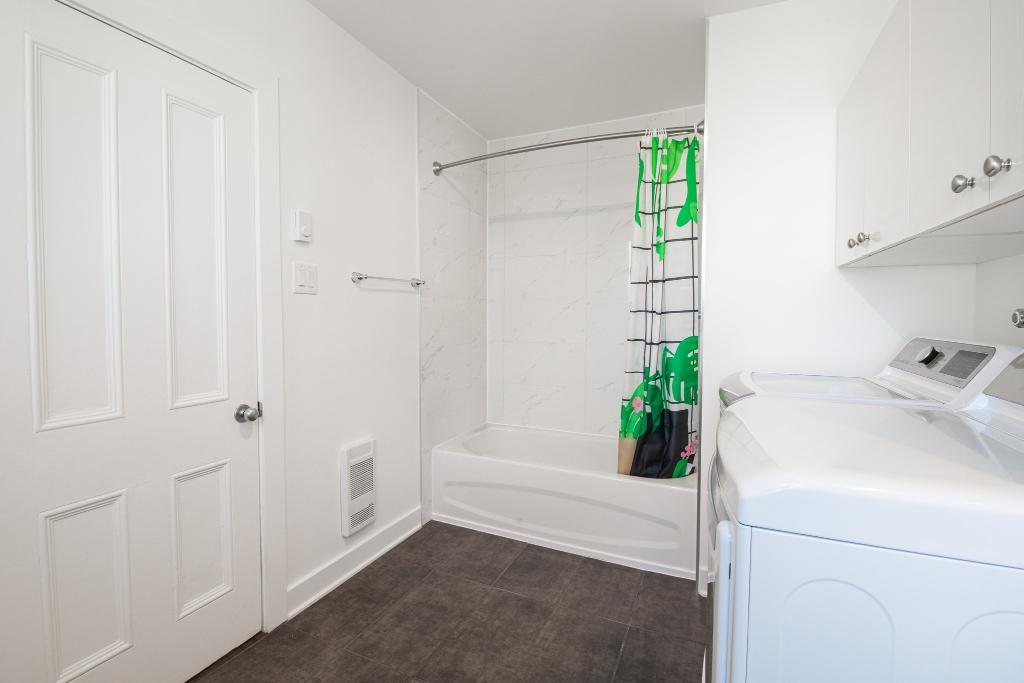 Beau 4 1/2 tout rénové, semi meublé, près de tout les services et du centre-ville, libre 1 er juillet | 3277314