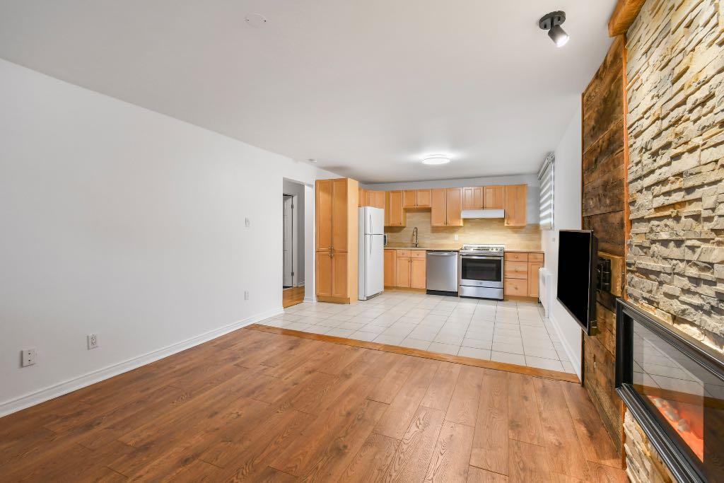 Charmant Condo 4 1/2 semi-meublé à louer dans le coeur de Saint-Lambert, à 15mins du centre-ville de Montréal | 3277324