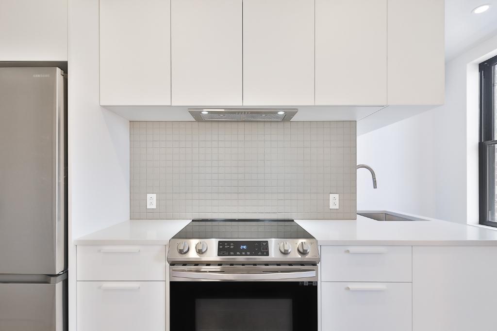 3 1/2 moderne et lumineux à Pointe-Saint-Charles avec accès à une terrasse sur le toit offrant une belle vue sur le centre-ville. | 3277363