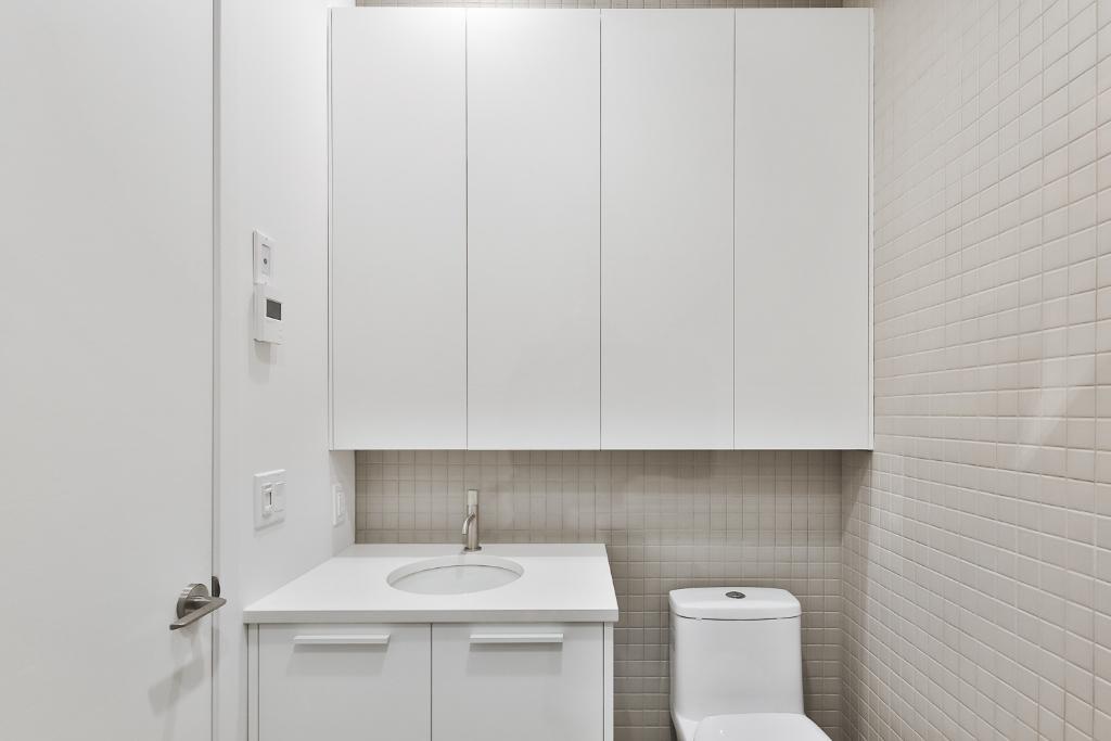 3 1/2 moderne et lumineux à Pointe-Saint-Charles avec accès à une terrasse sur le toit offrant une belle vue sur le centre-ville. | 3277363