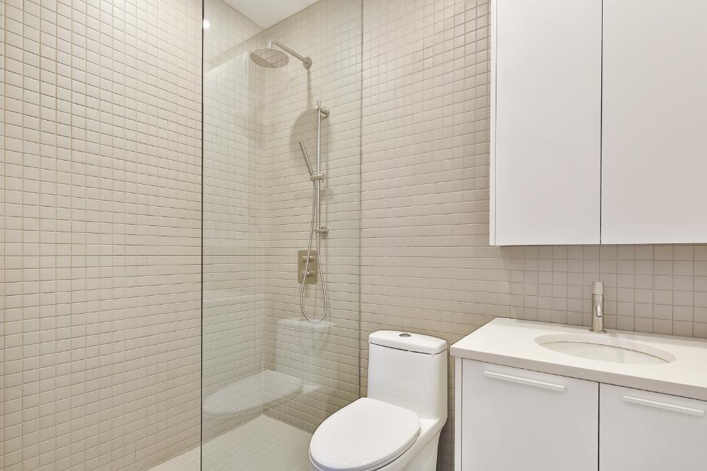 4 1/2 moderne et lumineux à Pointe-Saint-Charles avec accès à une terrasse sur le toit offrant une belle vue sur le centre-ville. | 3277370