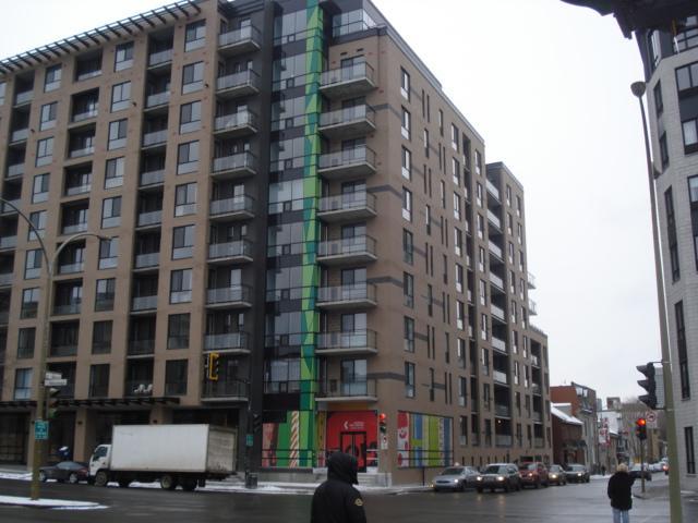 Condo 4 1/2 sur coin au 8 ème étage proche de tous les services | 3277377