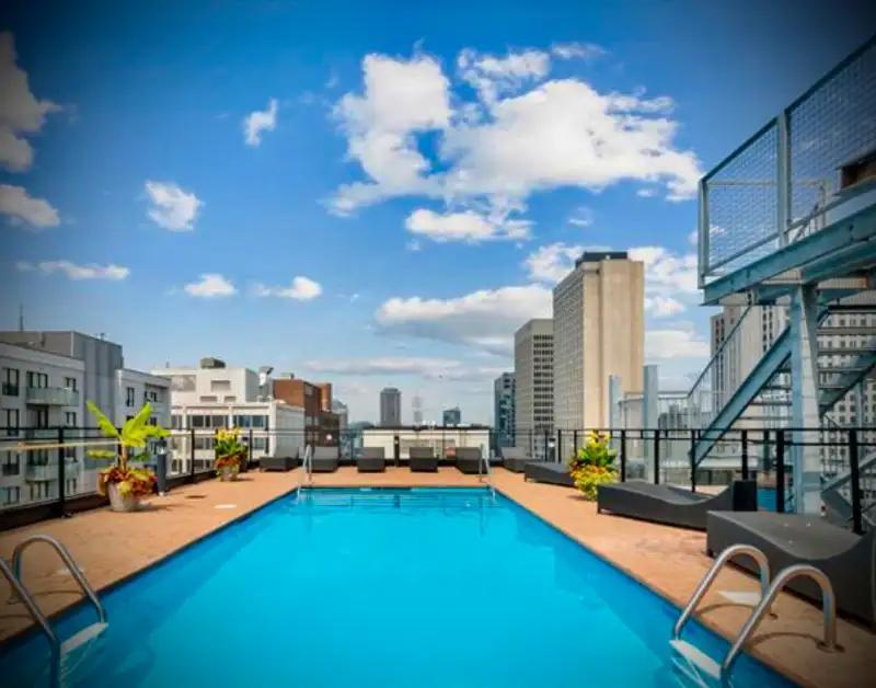 Condo 4 1/2 sur coin au 8 ème étage proche de tous les services | 3277377