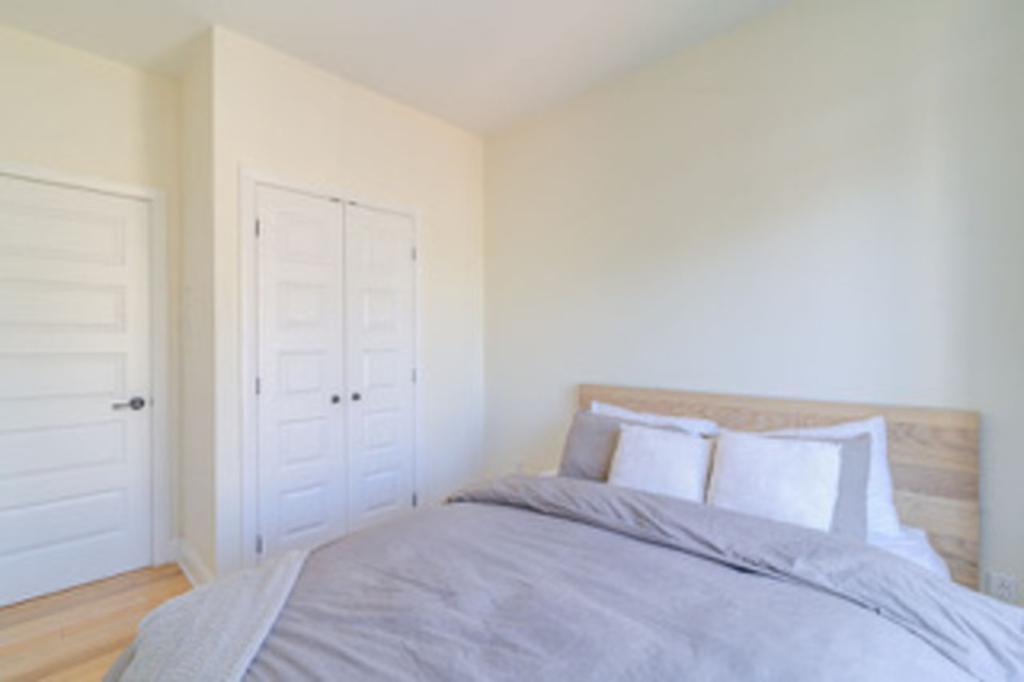 4 1/2 avec mezzanine, terrasse sur le toit et spa privé | 3277385