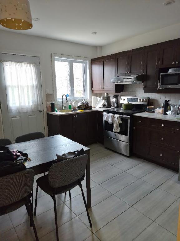 Grand 4 ½ complètement rénové | 3279098