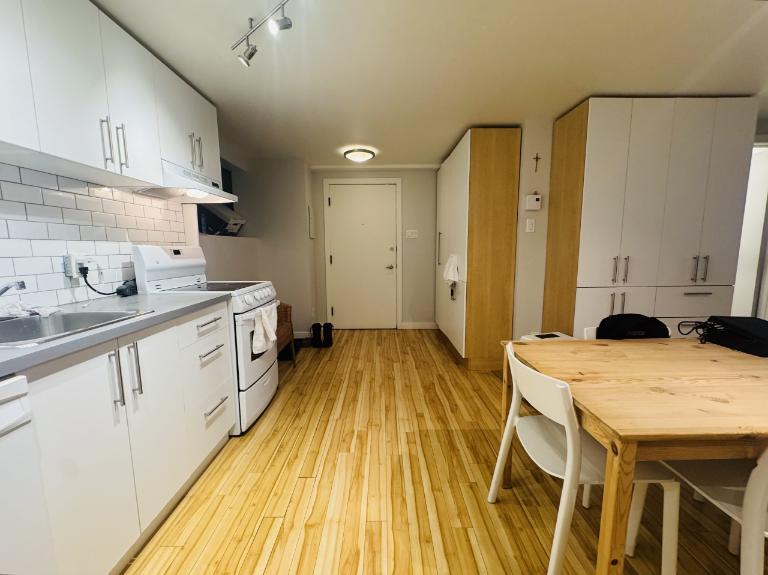 Loft entièrement meublé à louer Vieux-Québec août 2026 | 3285753