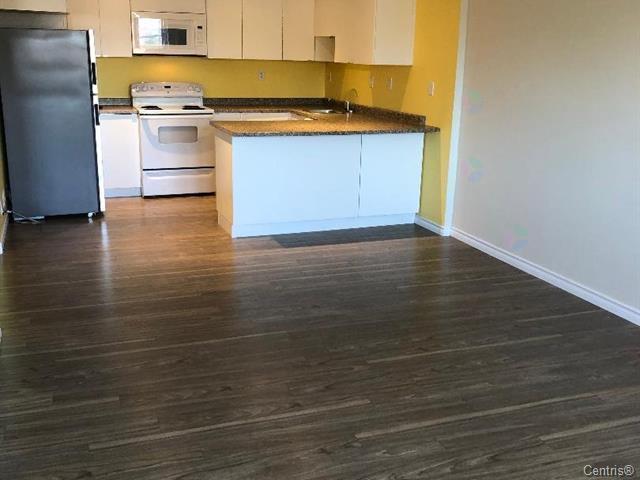Grand condo 3.5 chauiffe avec electros inclue a Cartierville | 3283254
