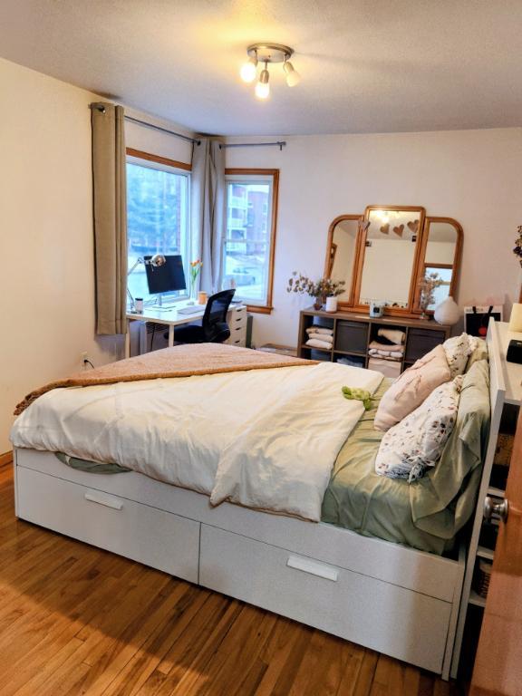 6 1/2: lumineux, grandes chambres, balcons et cours | 3282537