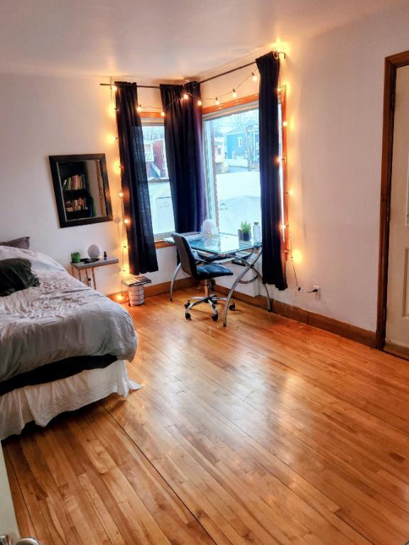 6 1/2: lumineux, grandes chambres, balcons et cours | 3282537