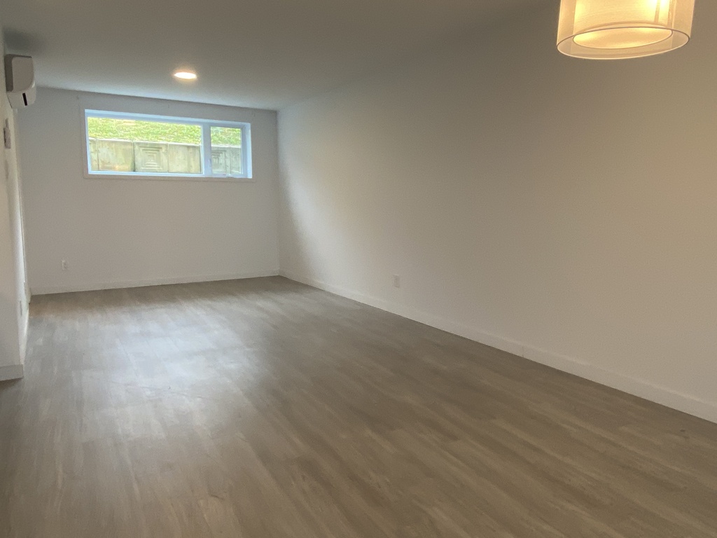 BEAU 3 1/2 | STATIONNEMENT | | 3278250