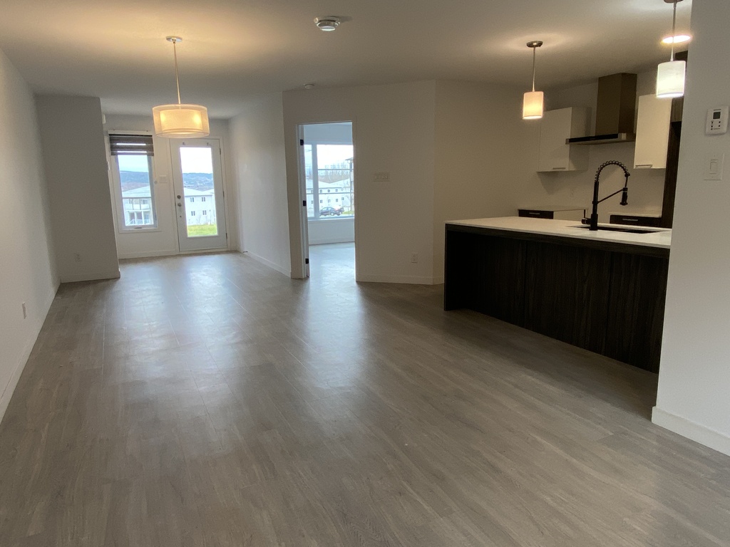BEAU 3 1/2 | STATIONNEMENT | | 3278250