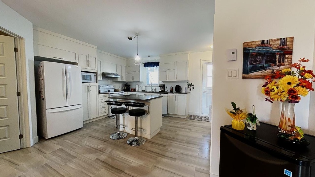 MAGNIFIQUE 5 1/2 | BALCON | | 3278337