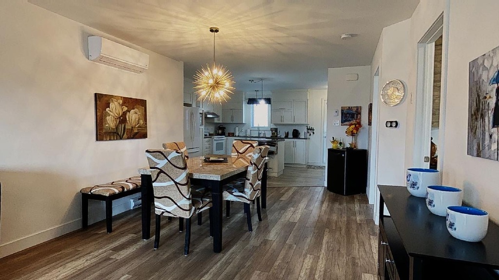 MAGNIFIQUE 5 1/2 | BALCON | | 3278337