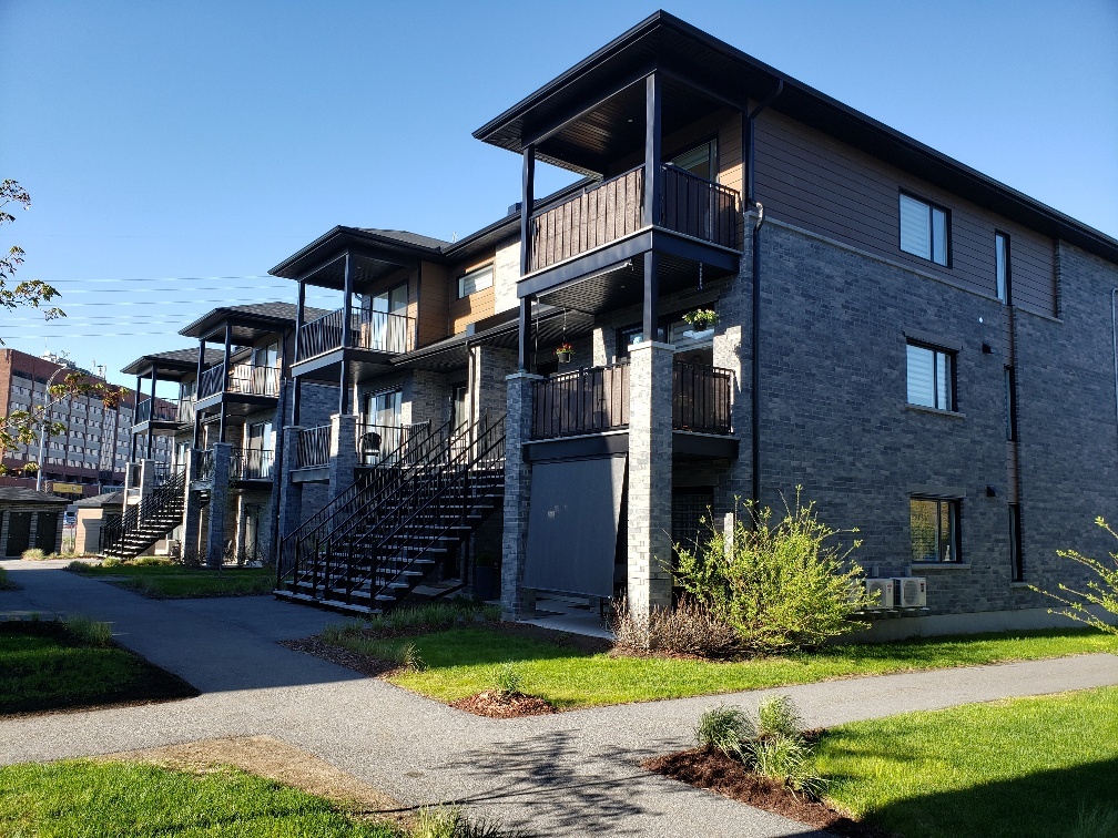 CONDO DE LUXE AU CENTRE VILLE DE GATINEA | 3278421