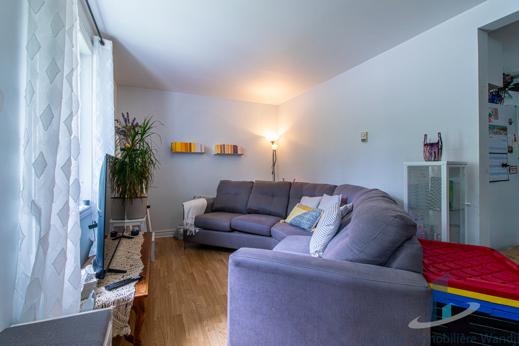 Appartement à Louer-49 Rue Saint-Denis | 3278452