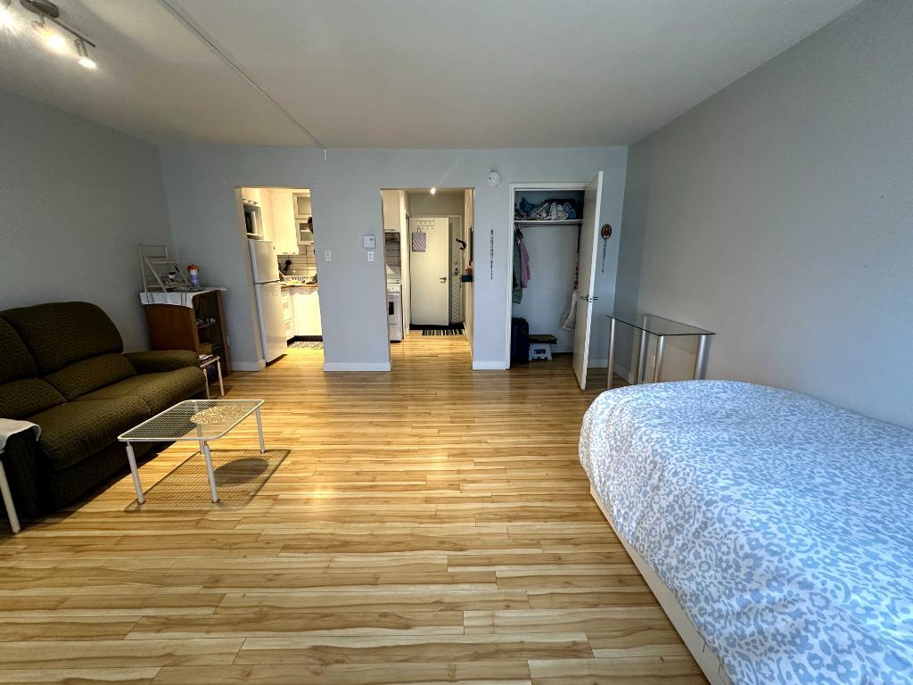 2 ½ Apartment for Rent – $1050/month (June) – Heating, electricity & internet included – Available starting June 1 | 3286147