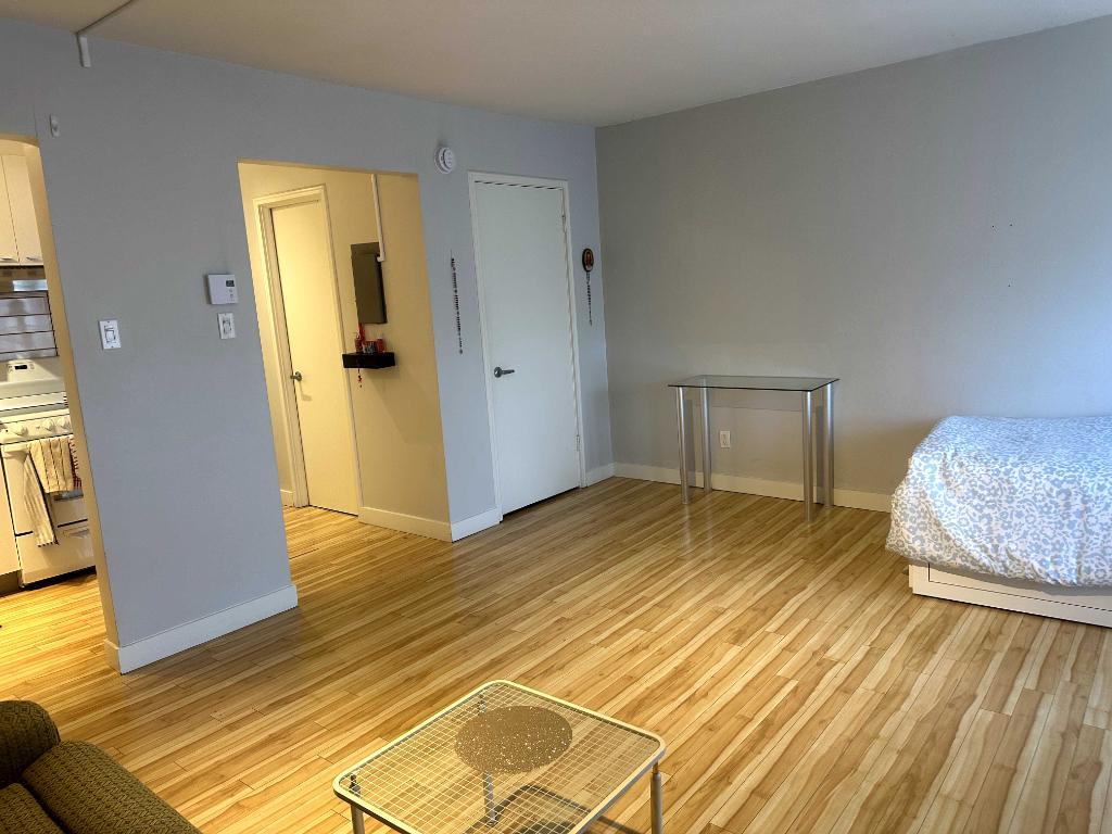 2 ½ Apartment for Rent – $1050/month (June) – Heating, electricity & internet included – Available starting June 1 | 3286147