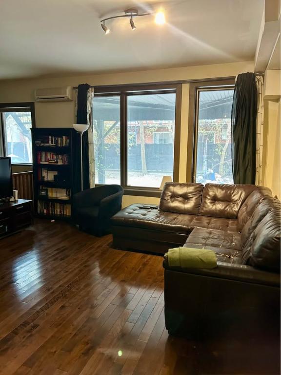 grand 3 1/2 avec terrasse sur le toit, parc lafontaine Plateau Mont Royal | 3278607