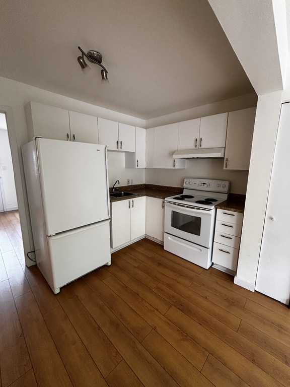 Belle Unité 1 Chambre! Balcon! Localisat | 3278962