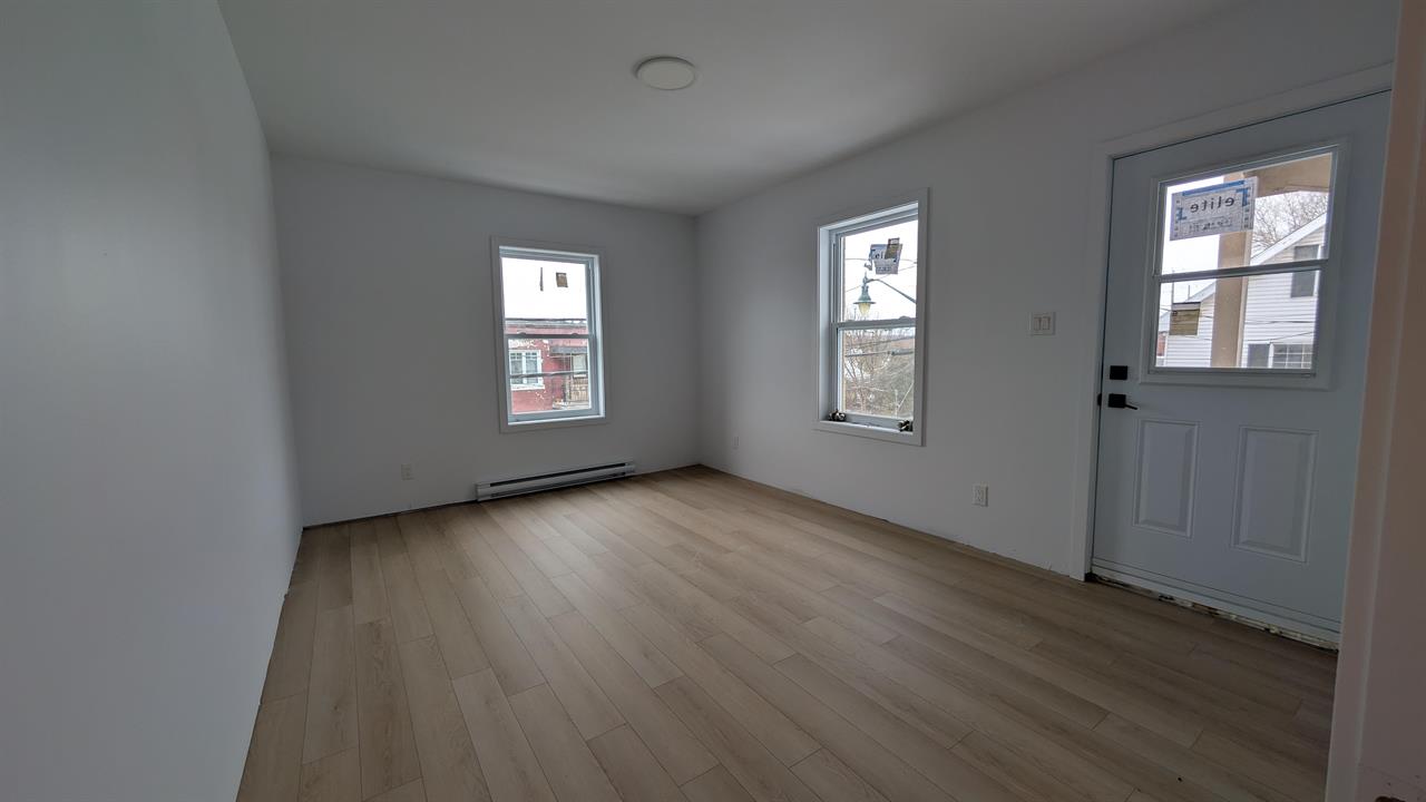 Immeuble - 478-488 Rue Principale Nord Magnifique 4 ½ Refait à Neuf (Richmond) | 3278963