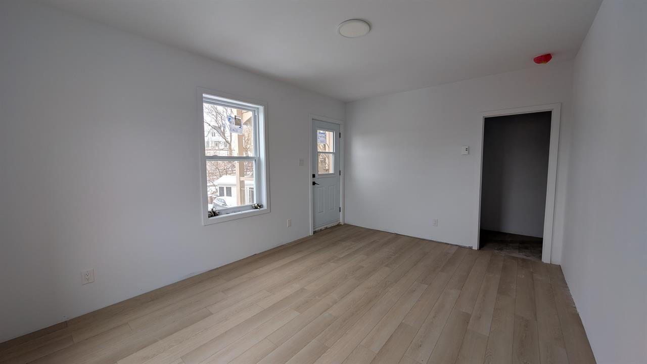Immeuble - 478-488 Rue Principale Nord Magnifique 4 ½ Refait à Neuf (Richmond) | 3278963