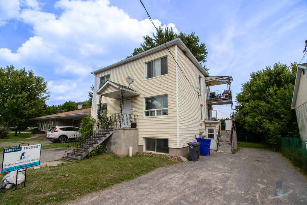 Appartement à Louer - 234 Rue East | 3278982