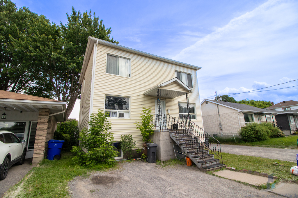 Appartement à Louer - 234 Rue East | 3278982
