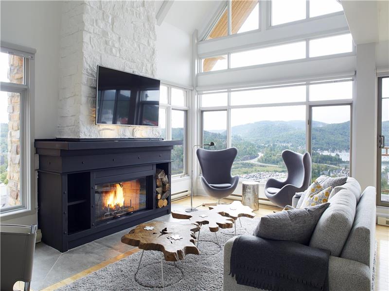 White Altitude | Ski-in/Ski-out Mont-Tremblant | Walk to ski village/Views / Hot tub | 3279072