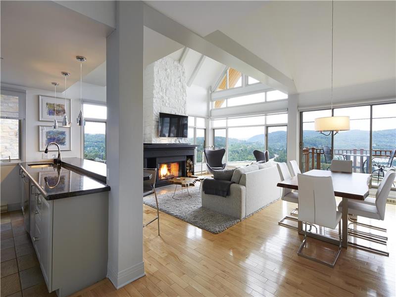 White Altitude | Ski-in/Ski-out Mont-Tremblant | Walk to ski village/Views / Hot tub | 3279072