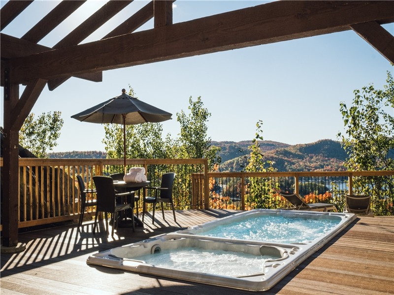 White Altitude | Ski-in/Ski-out Mont-Tremblant | Walk to ski village/Views / Hot tub | 3279072