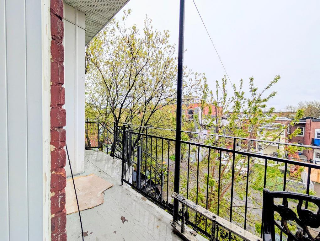 **Because You Deserve Renovated 4 1/2, TOP FLOOR, Metro Lasalle,Verdun** | 3279168
