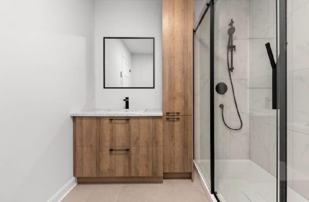 Superbe 5 ½ neuf 2025 – Spacieux 1318 pi² – Rez-de-chaussée – Wifi + stationnement inclus | 3279170