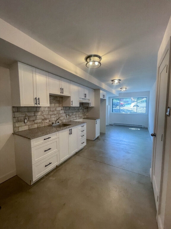 Appartement Demi-sous-sol Complètement R | 3279524